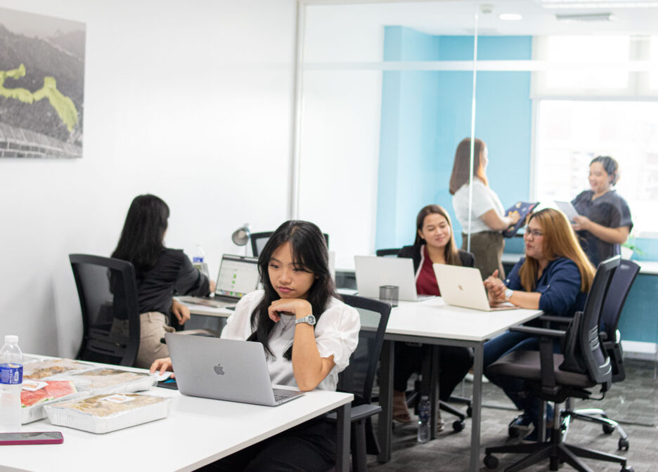 Maximize Efficiency with Our Comprehensive Virtual Assistant Services